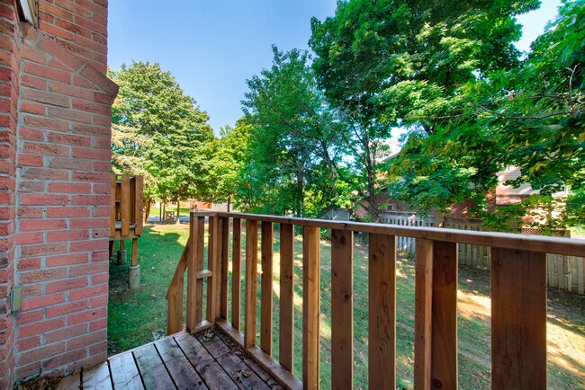 Photo - 3061 Sir John's Homestead