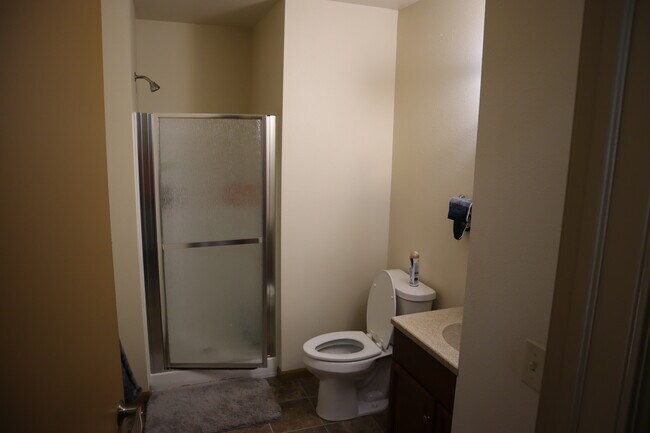 Bath 1 - 168 N Tratt St