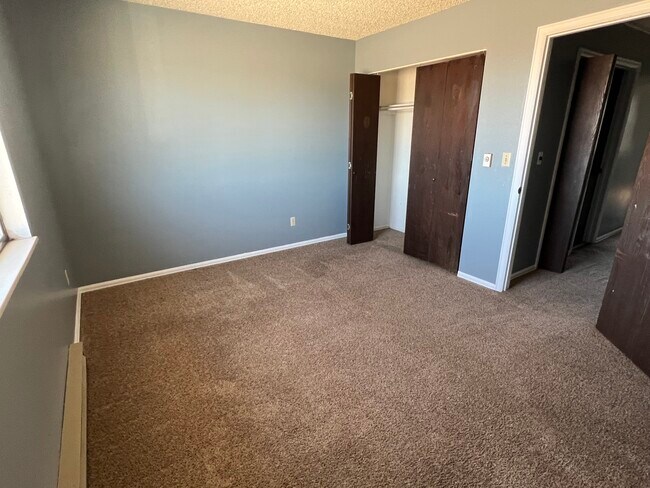 Photo - 44 Royal Crest Dr Townhome