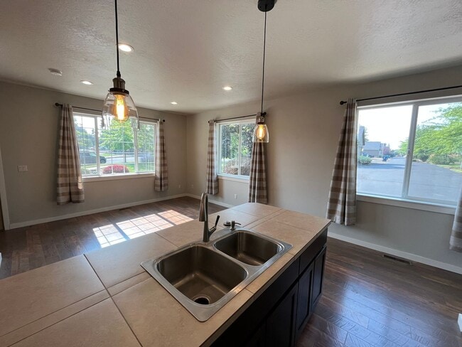 Photo - 63159 de Haviland St