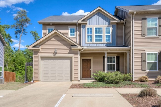 Building Photo - 3 Bedroom 2.5 Bath Townhouse