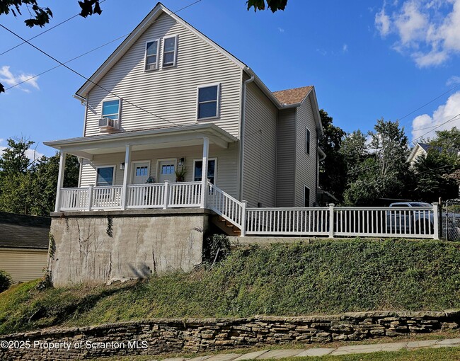 Building Photo - 2105 Hollister Ave Rental