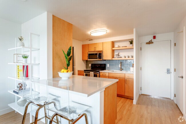 1BR, 1BA - 550 SF
