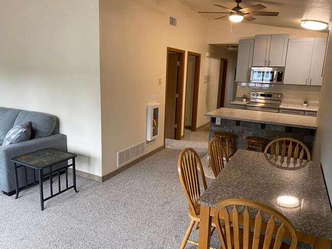 Building Photo - 318 W Belleview St Rental