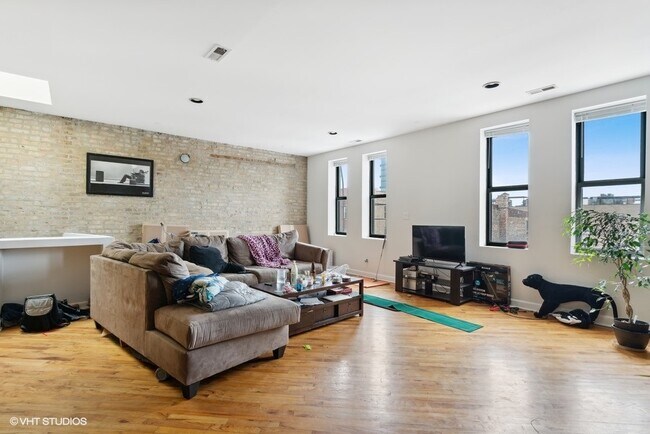 Photo - 1156 W Grand Ave Unit 401