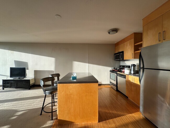 Photo - 111 SW Harrison St Unidad 7G