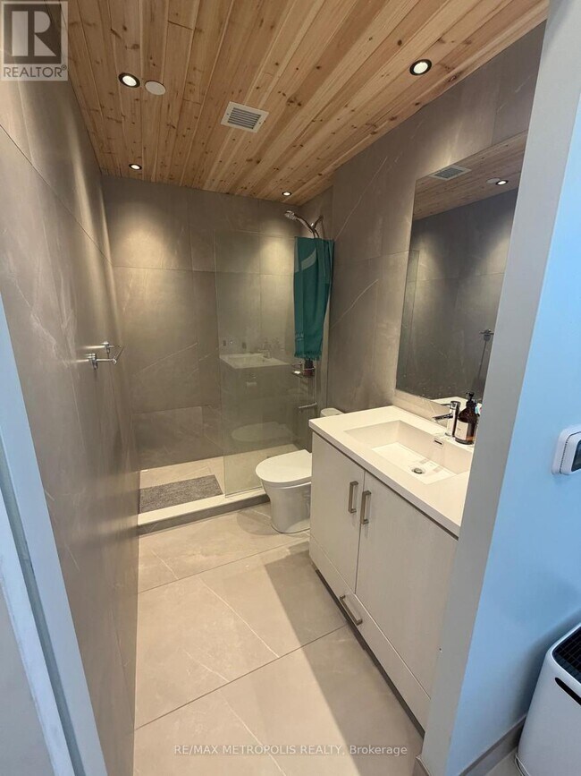 Photo - 38 Honeycrisp Cres Unit 1217