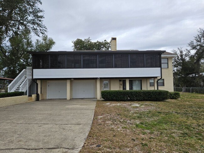 Photo - Peaceful, Entertainer's Dream on the Waterfront in Beautiful Donalson Point!