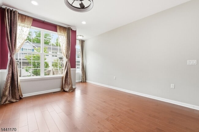 Photo - 105 Pearce Ln