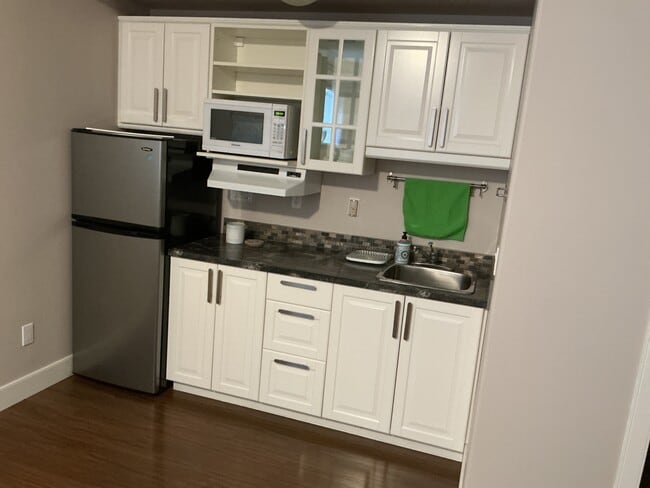 11315 105 St NW Unit Studio