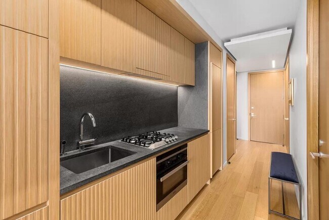 476 Broadway Unit 10-B