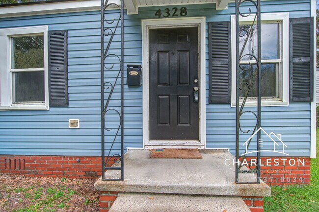 Photo - 4328 Lambert St