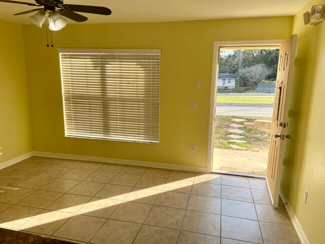 Photo - 121 Melissa Pl