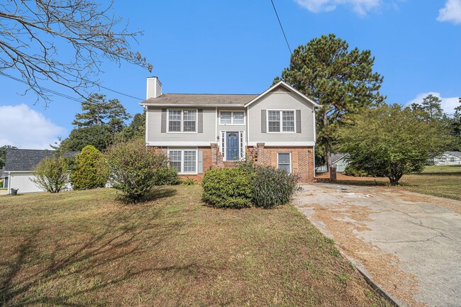 Building Photo - 4 Bedroom 2 Bath House