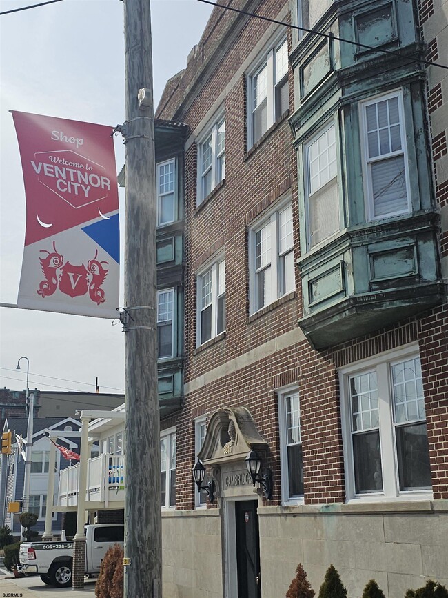 Building Photo - 6215 Ventnor Ave Unit C3 Rental