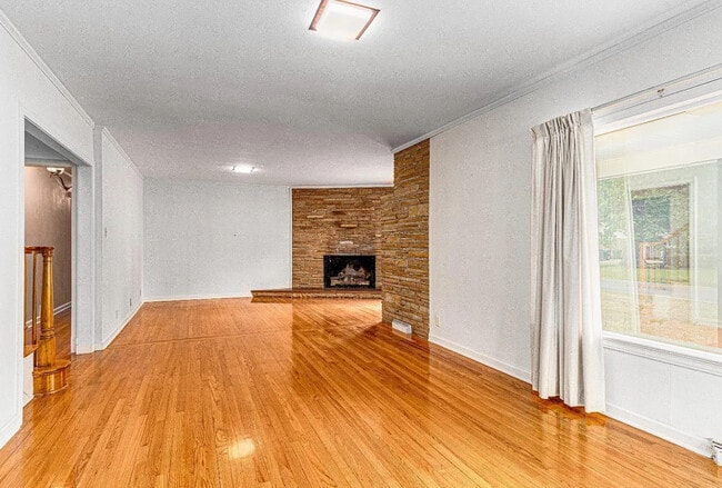 Photo - 1205 W Oak Ave