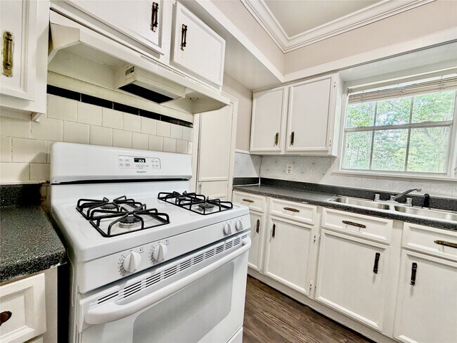 Photo - 218 W 15th St Unit L
