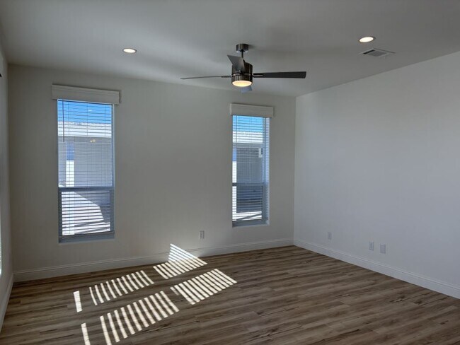 Photo - 3301 S Goldfield Rd