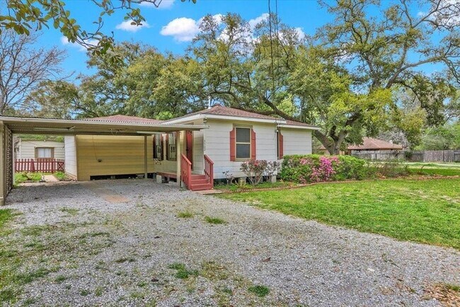 Photo - 3702 Travis Dr