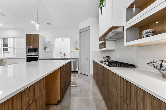 1603 Utah St