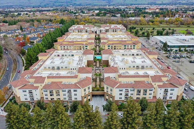 Building Photo - Epic Rental