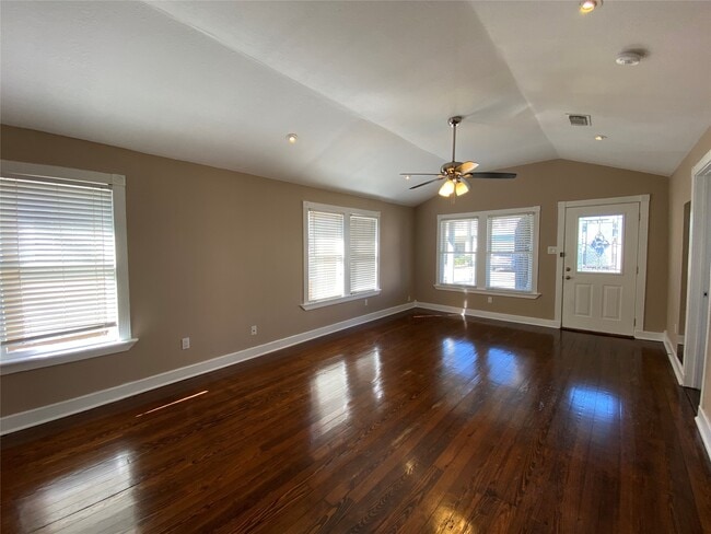 Photo - 1114 E 27th St