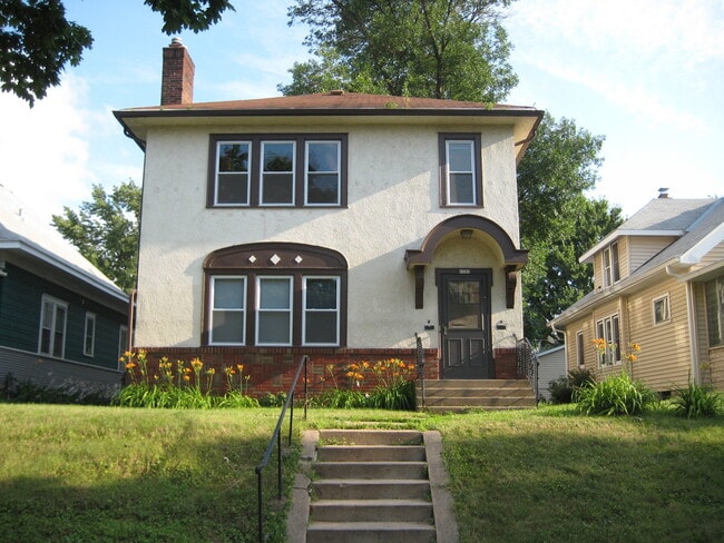 1298 Marshall Ave Unidad Second Floor Duplex