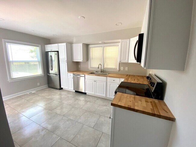 Photo - 4118 Browns Ln