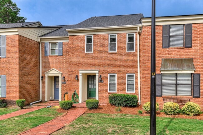 Photo - 407 Folkstone Cir