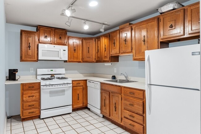 Building Photo - 99 W Fourth St Unit 1A