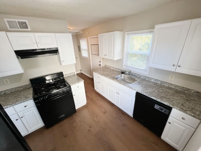 Photo - Charlotte St Unidad 9512