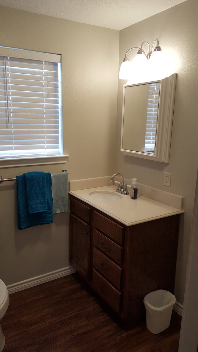 Photo - 1015 N Houston St Unit #106