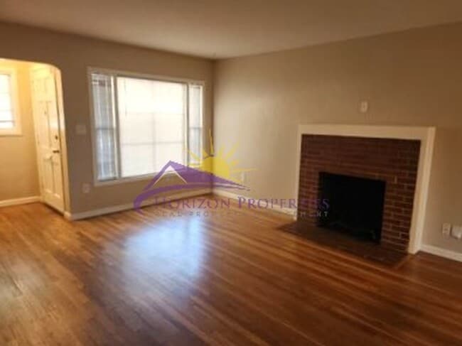4570 Orinda Way