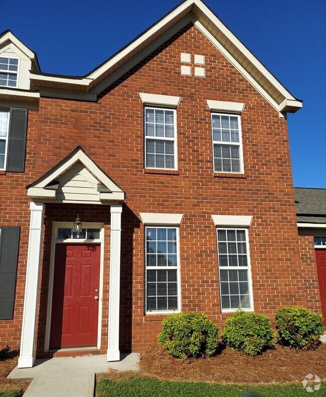 Building Photo - Townhome