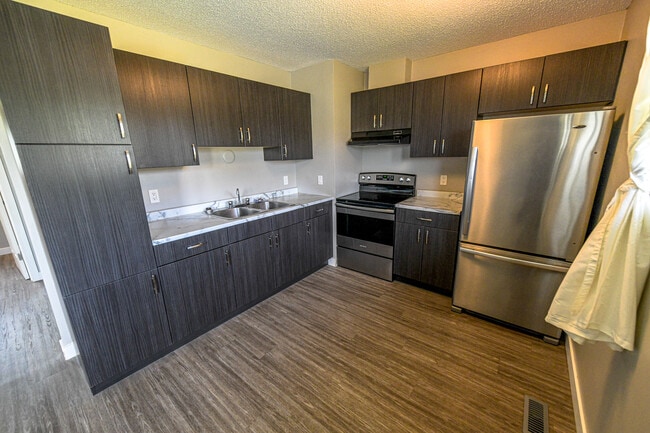 Photo - 9306-93108 108 Ave