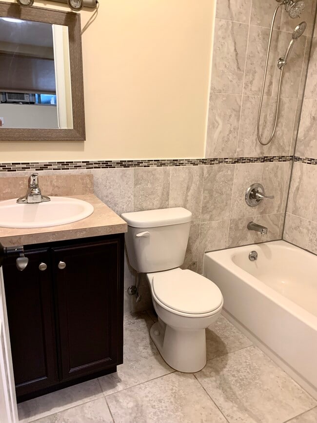 Photo - 286 Loretto St