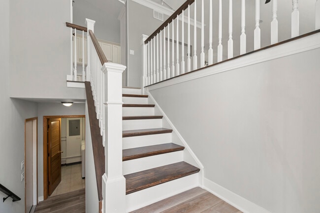 Photo - 6840 Oak View Ct