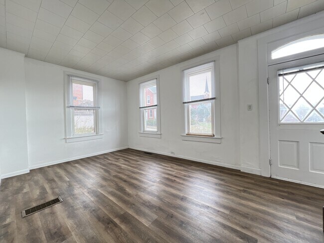 Photo - 621 E 24th St