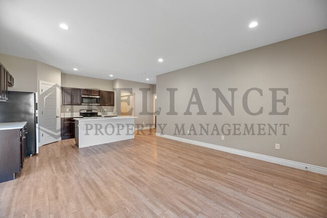 Photo - 5533 S Victoria St