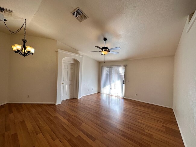 Photo - Great 3 Bedroom, 2 Bath Home Centrally located in Kingman!