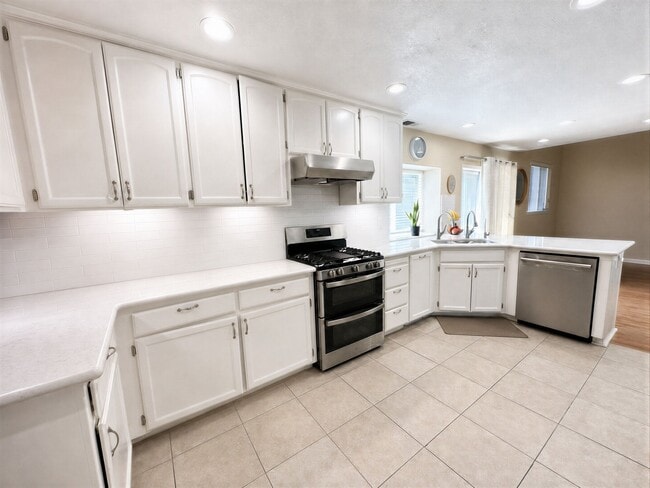 Photo - 3512 Koso St