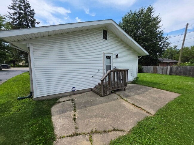 3BR/2BA/2CarGarage Only A Few Minutes From Everything! Ask About Our Move-In Special!