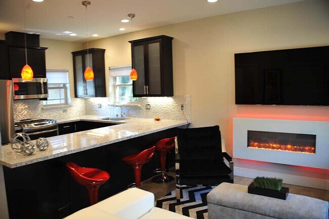 Photo - 231 W Angela St House