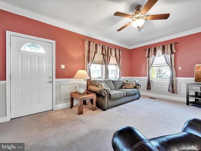 Living Room - 19 Beechwood Rd Unit APT 1