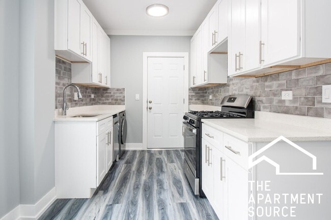 Photo - 3821 N Greenview Ave Unit 2W