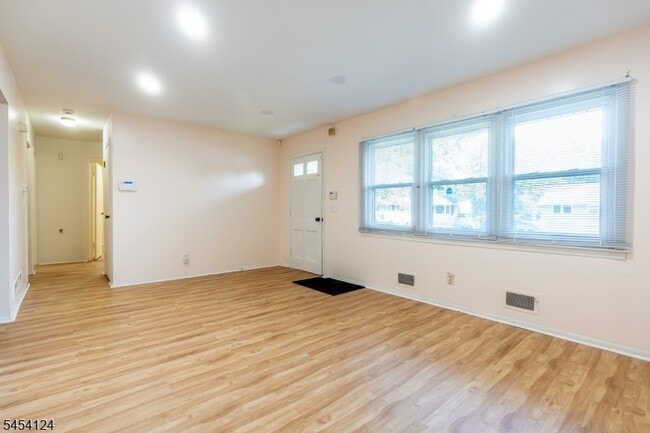 Photo - 640 Warfield Rd