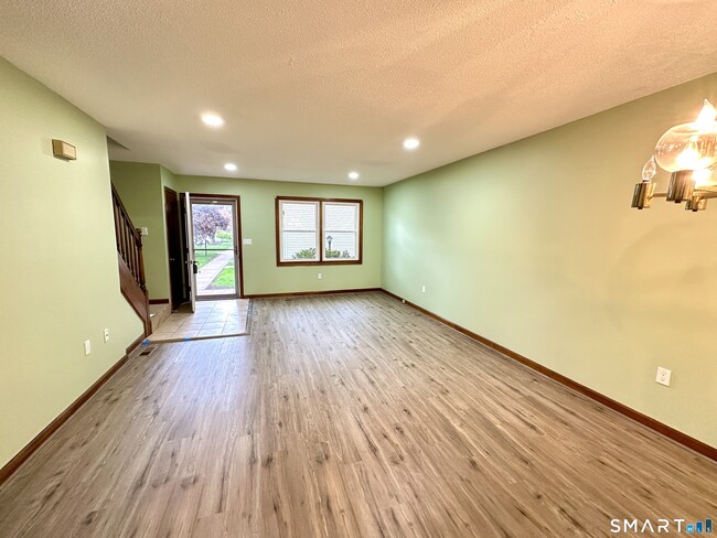 Photo - 10 Windwood Dr Unit 10