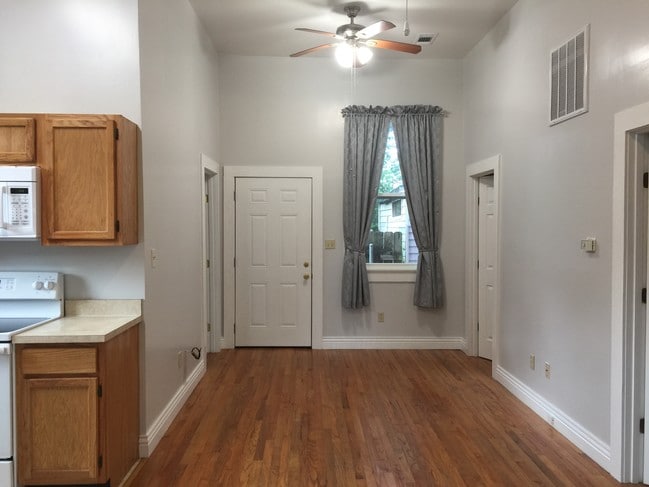 Building Photo - 2513 Annunciation St Unit Apt A