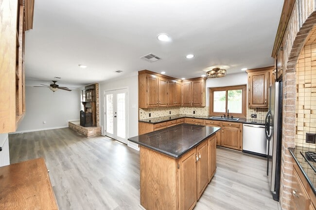 Photo - 3923 Cypress Lake Dr