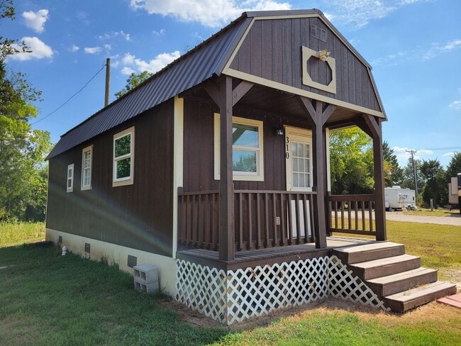 Photo - Cute Tiny Home near Cedar Creek Lake.  Fur...